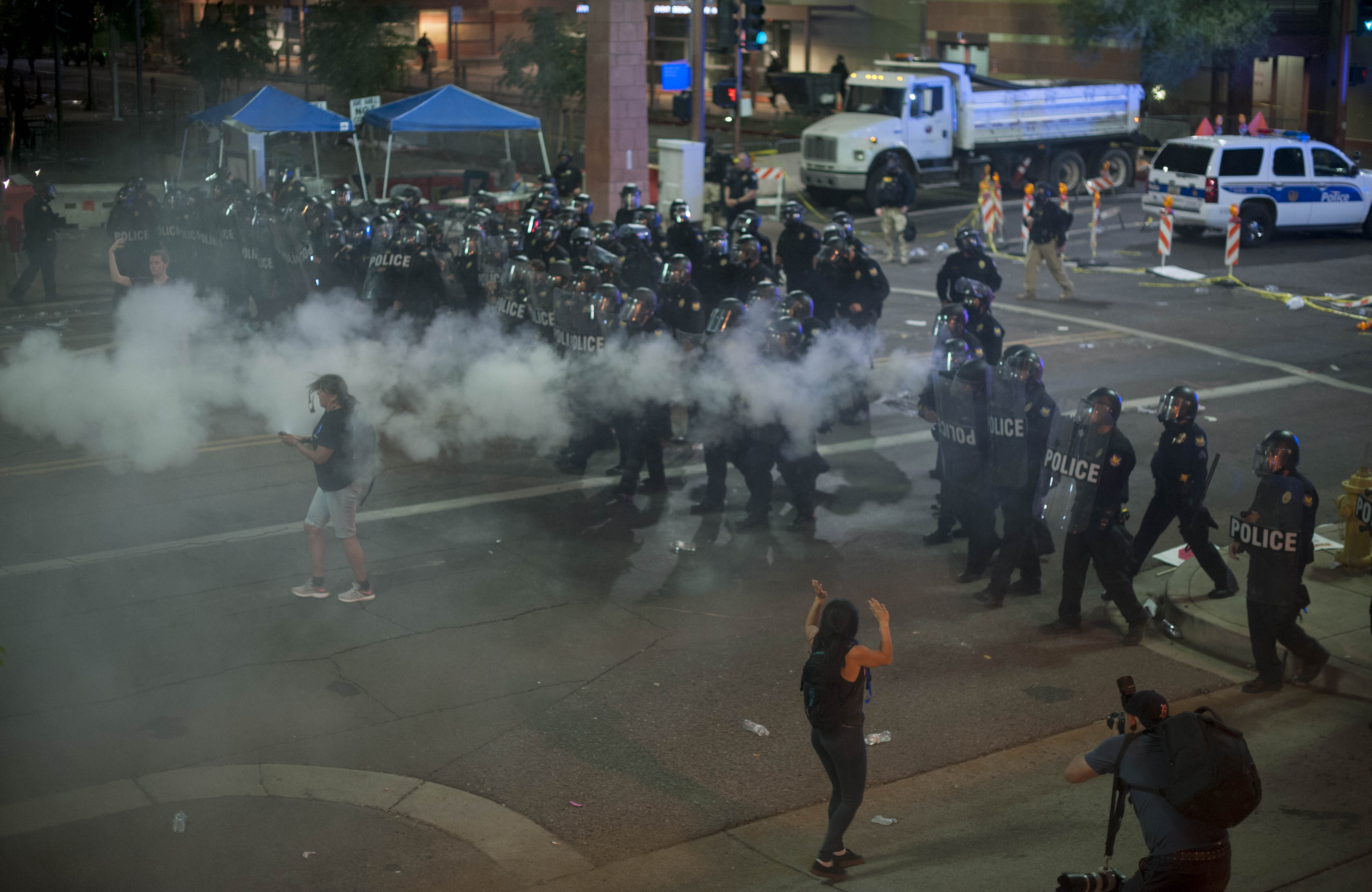 اطلاق الغاز المسيل