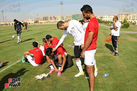        عواد يداعب صالح جمعة