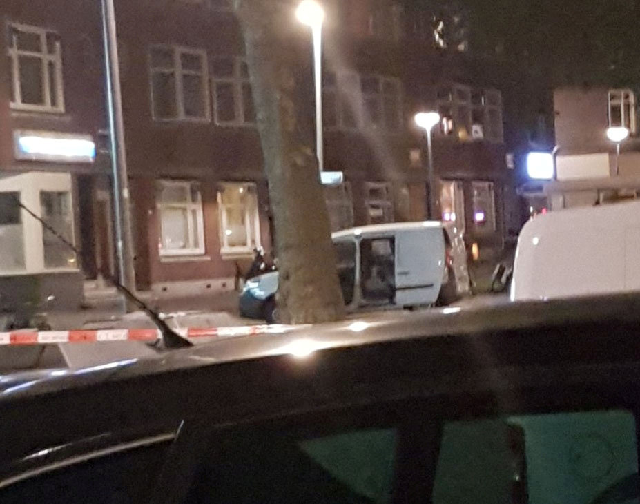 سيارة مشتبه بها فى أحد شوارع أمستردام