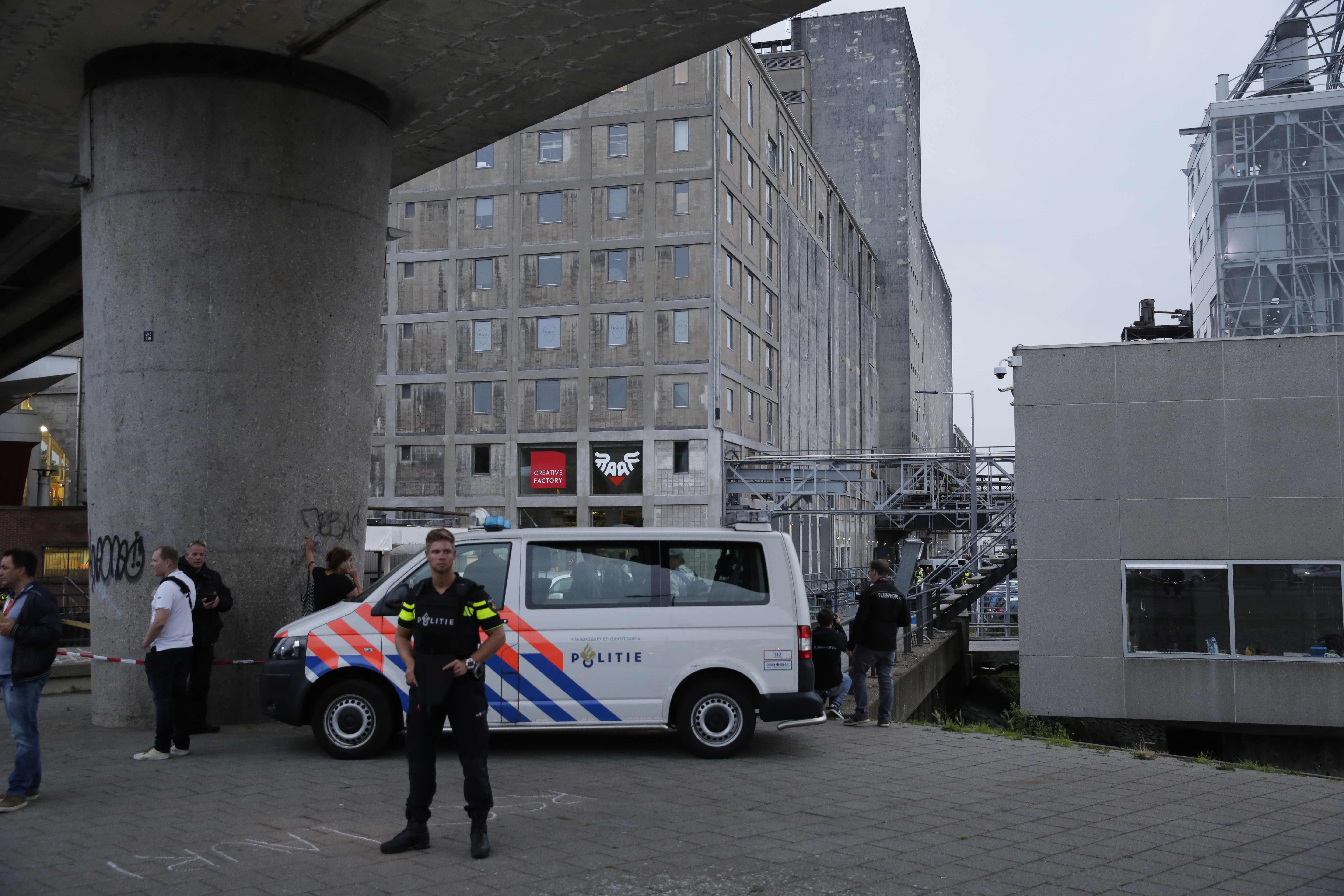 الشرطة الهولندية تخلى شارع بأمستردام عقب عثورها على قنابل يدوية