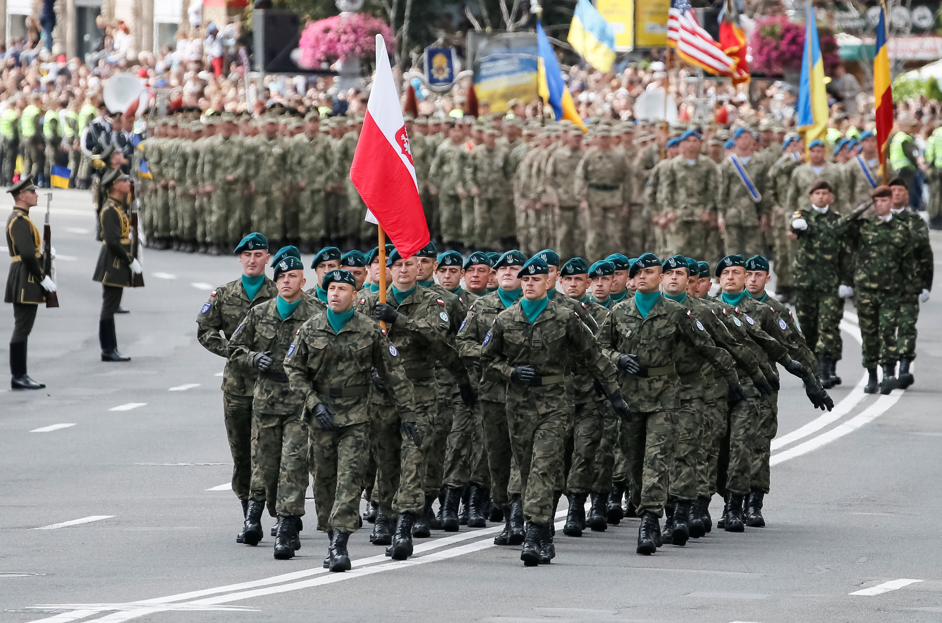 قوات بولندية تشارك فى احتفالات عيد استقلال أوكرانيا
