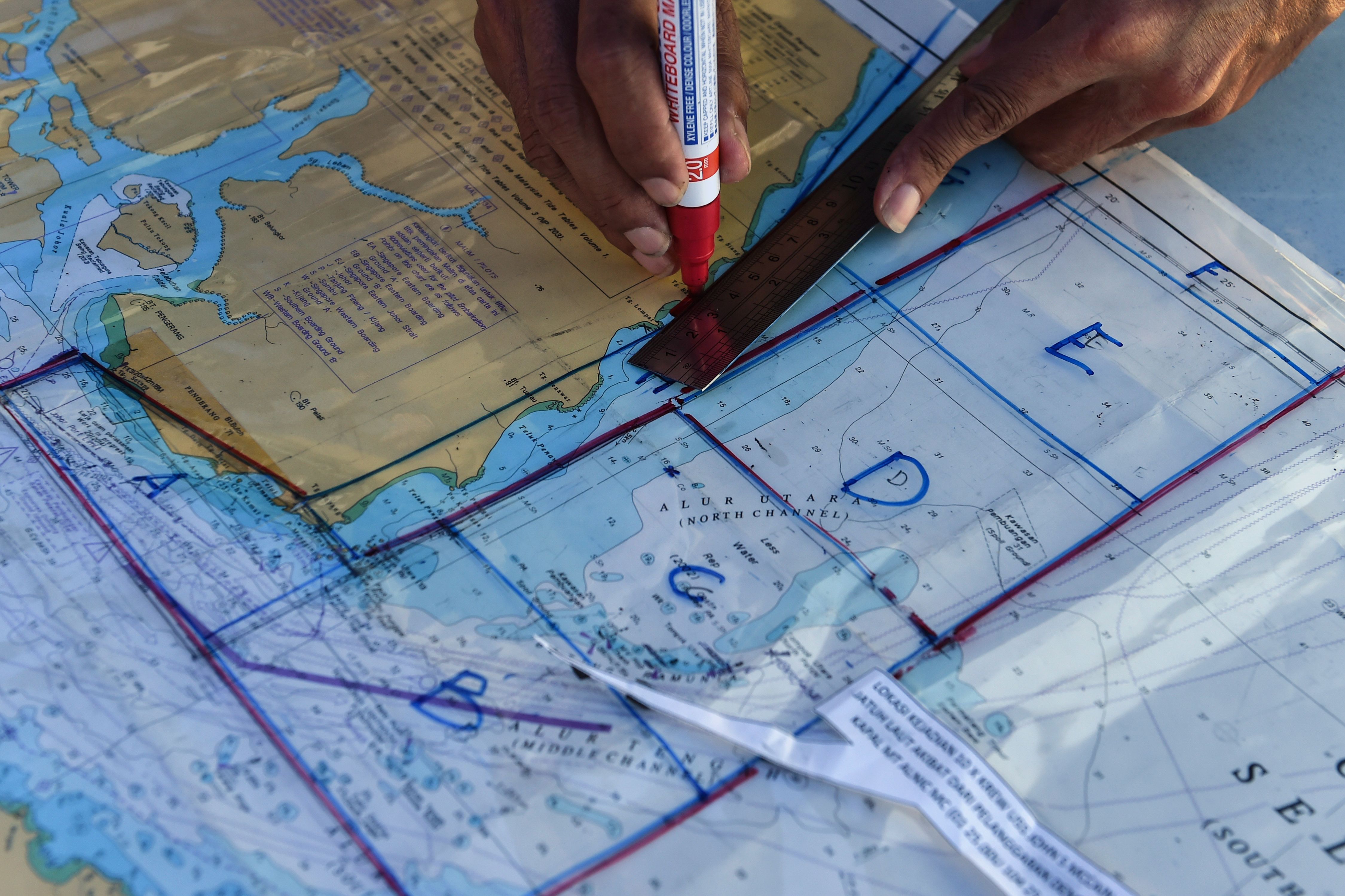 تحديد احداثيات البحث عن البحارة المفقودين