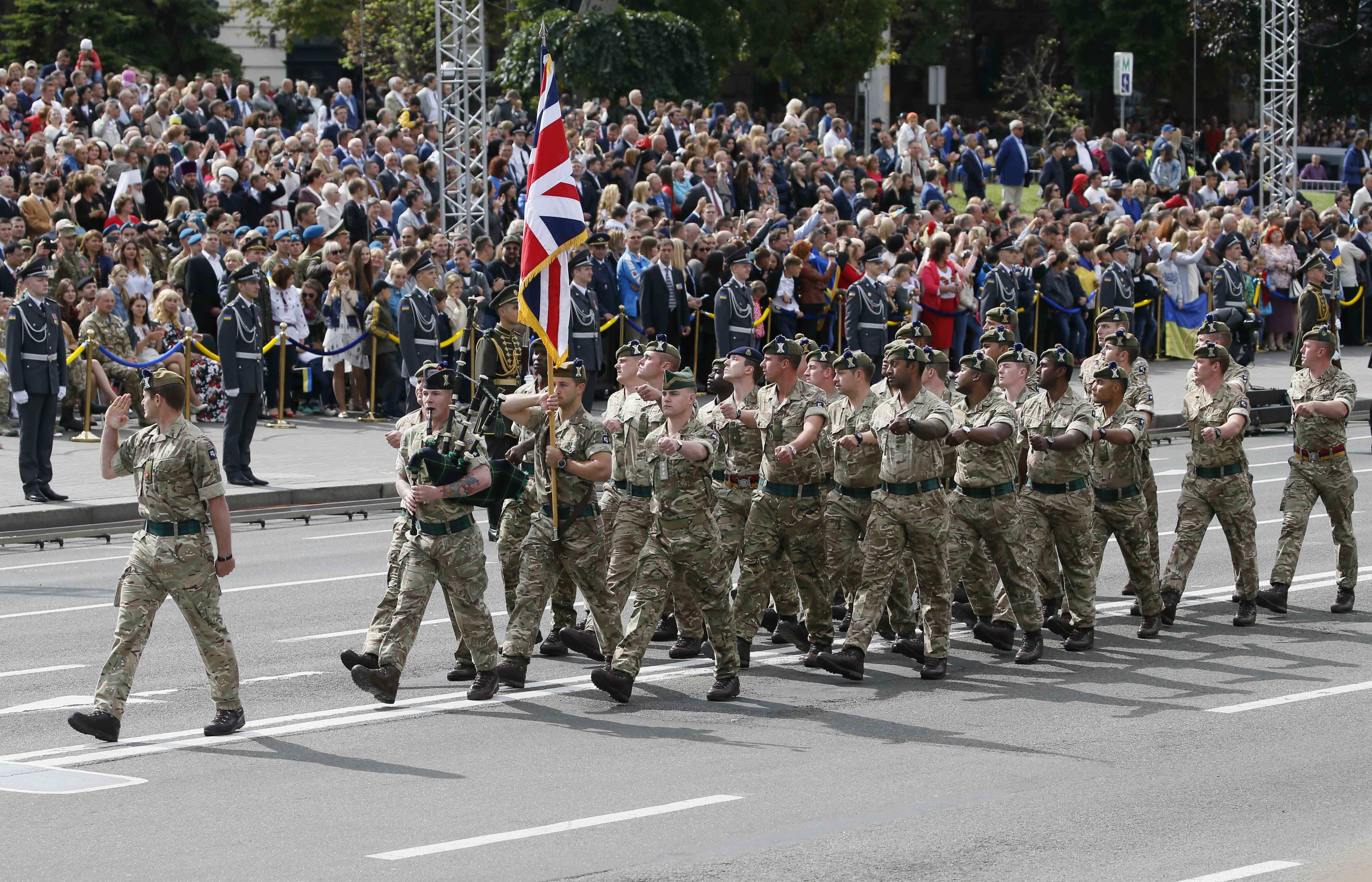 قوات بريطانية تشارك فى احتفالات عيد استقلال أوكرانيا