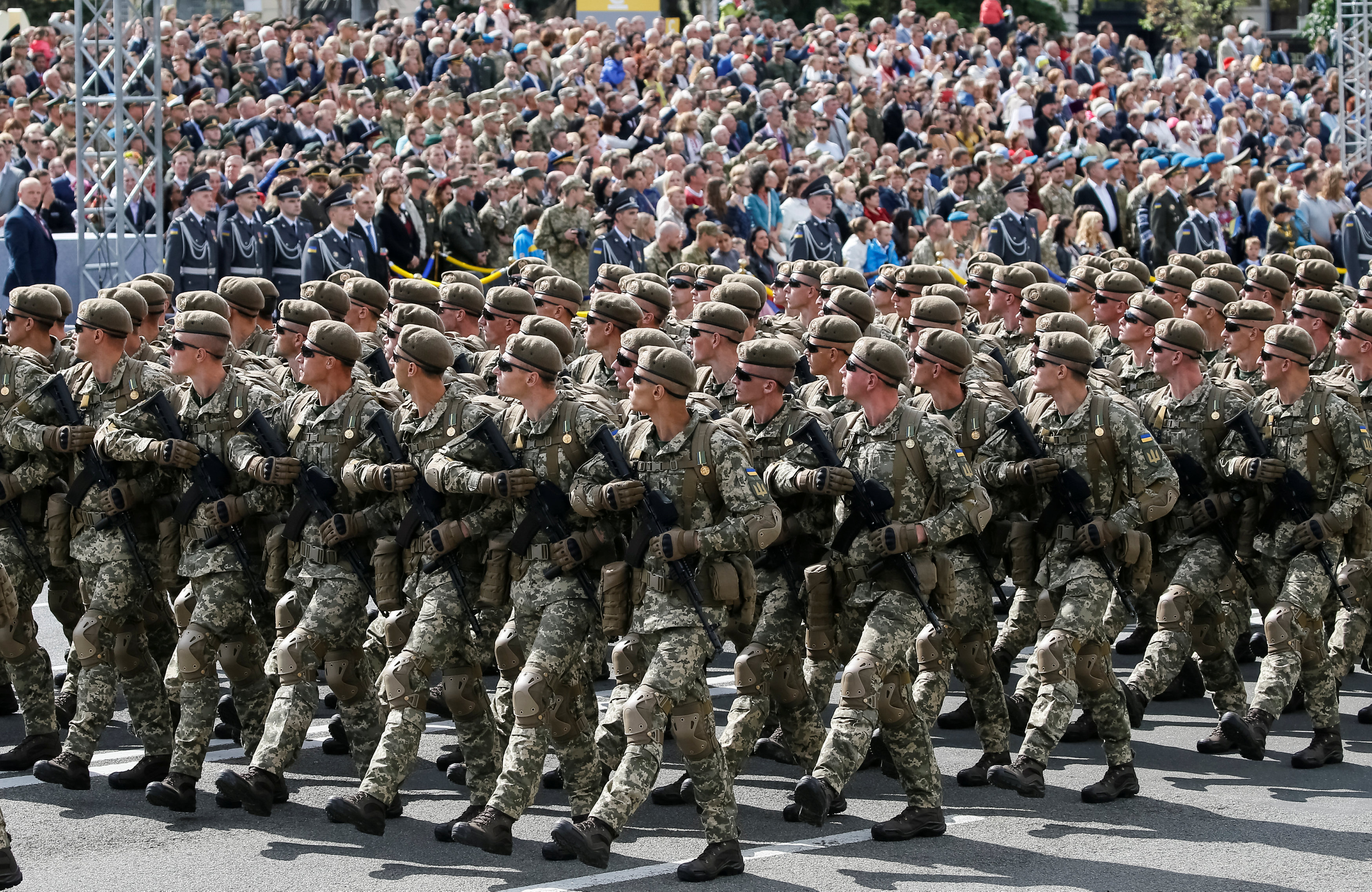 القوات الأوكرانية المشاركة فى احتفالات عيد الاستقلال