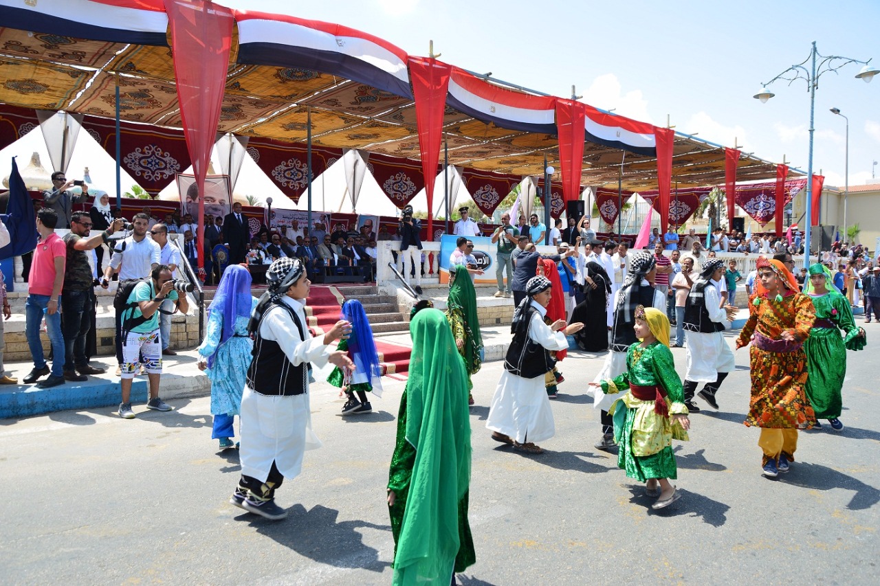 محافظ ومدير امن وقيادات مطروح خلال الاحتفال بالعيد القومي