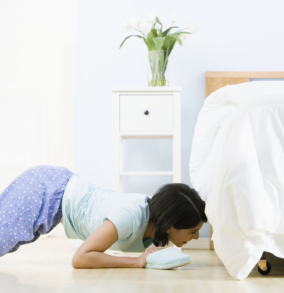 اسفل قطع الأثاث