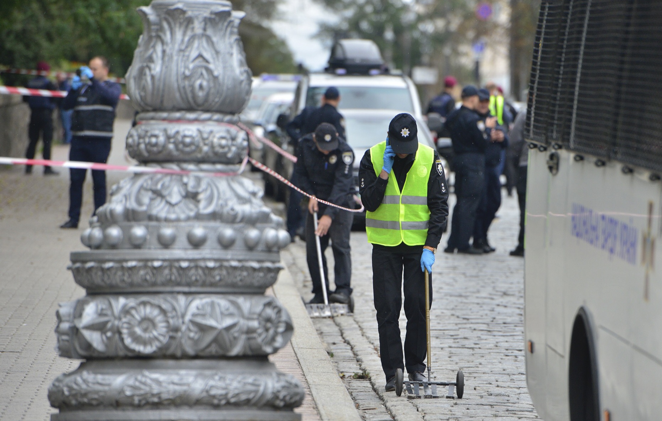الشرطة الأوكرانية تصل موقع الانفجار