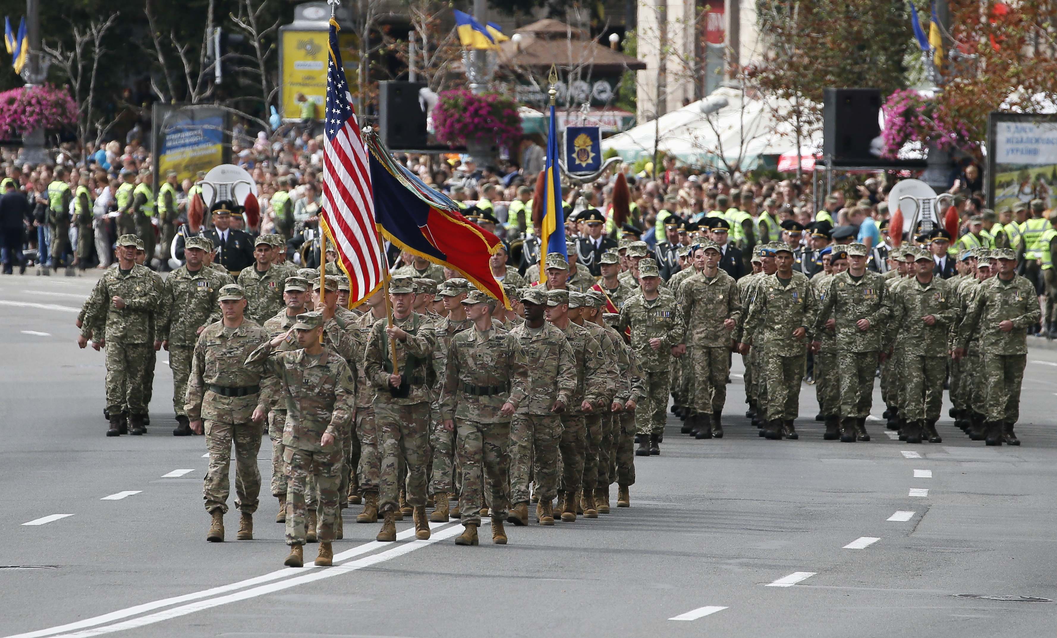 القوات الأمريكية المشاركة فى احتفالات استقلال أوكرانيا