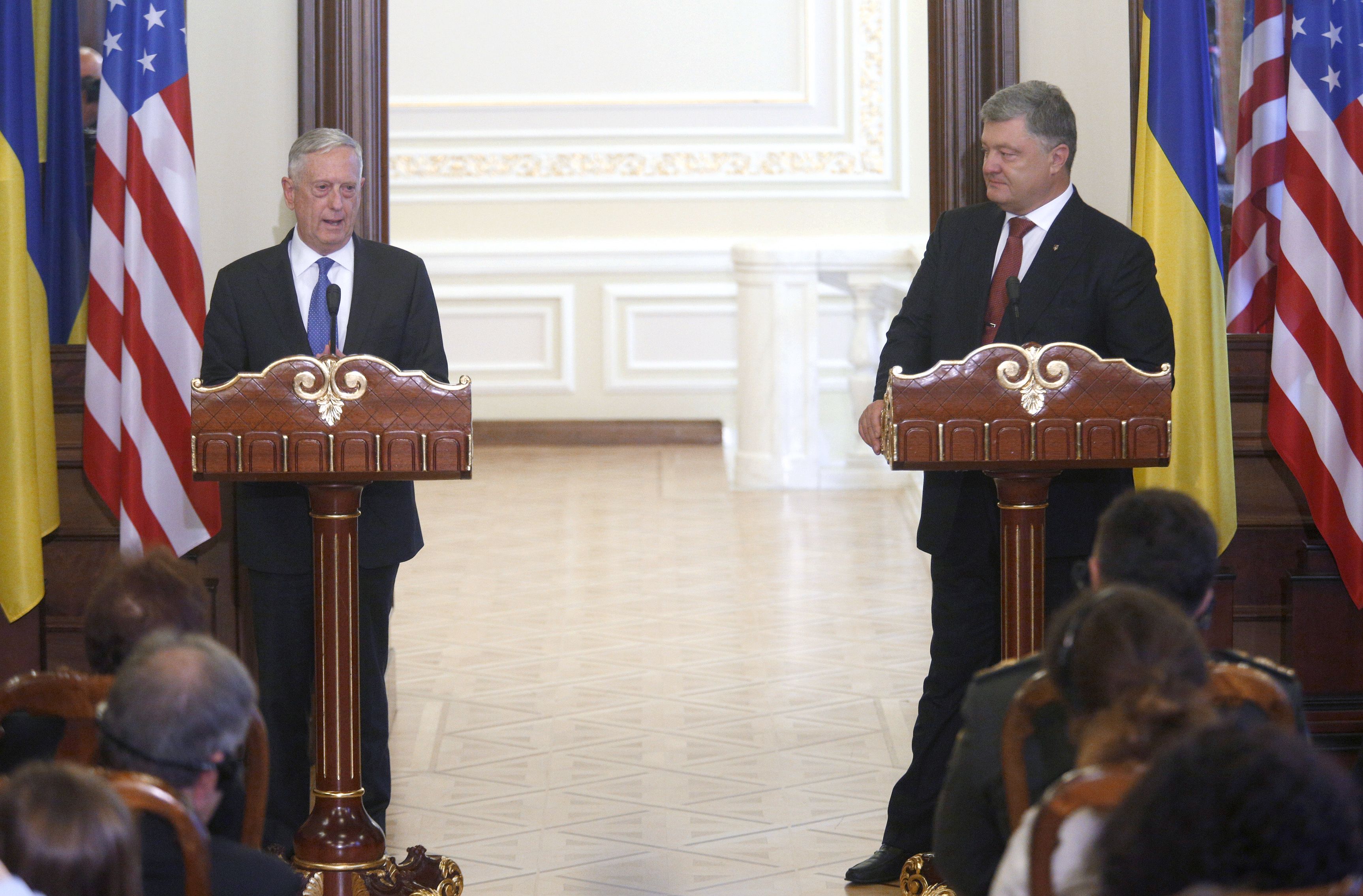 لقاء بين رئيس أوكرانيا وماتيس