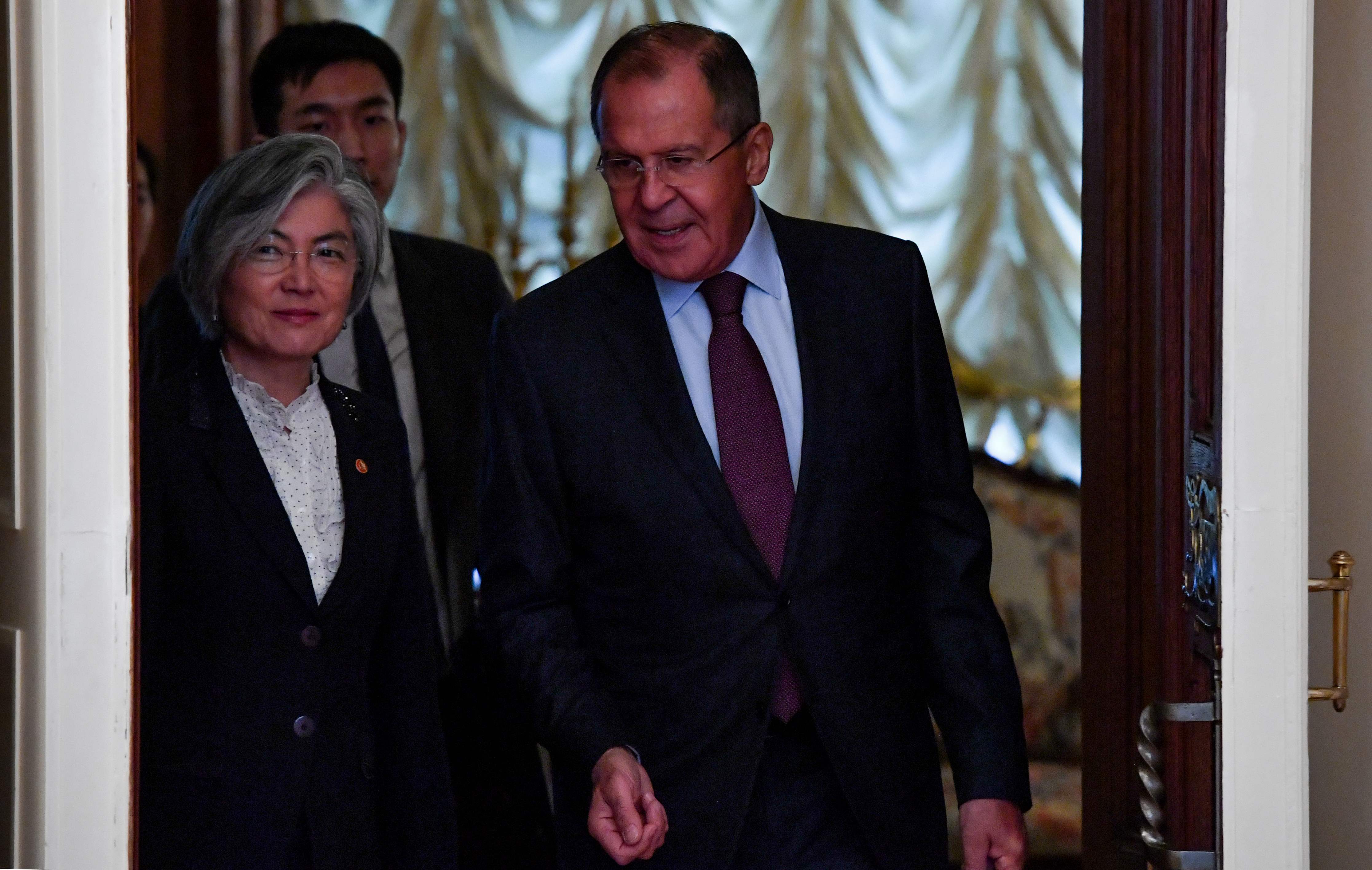 وزيرة خارجية كوريا الجنوبية تصل موسكو