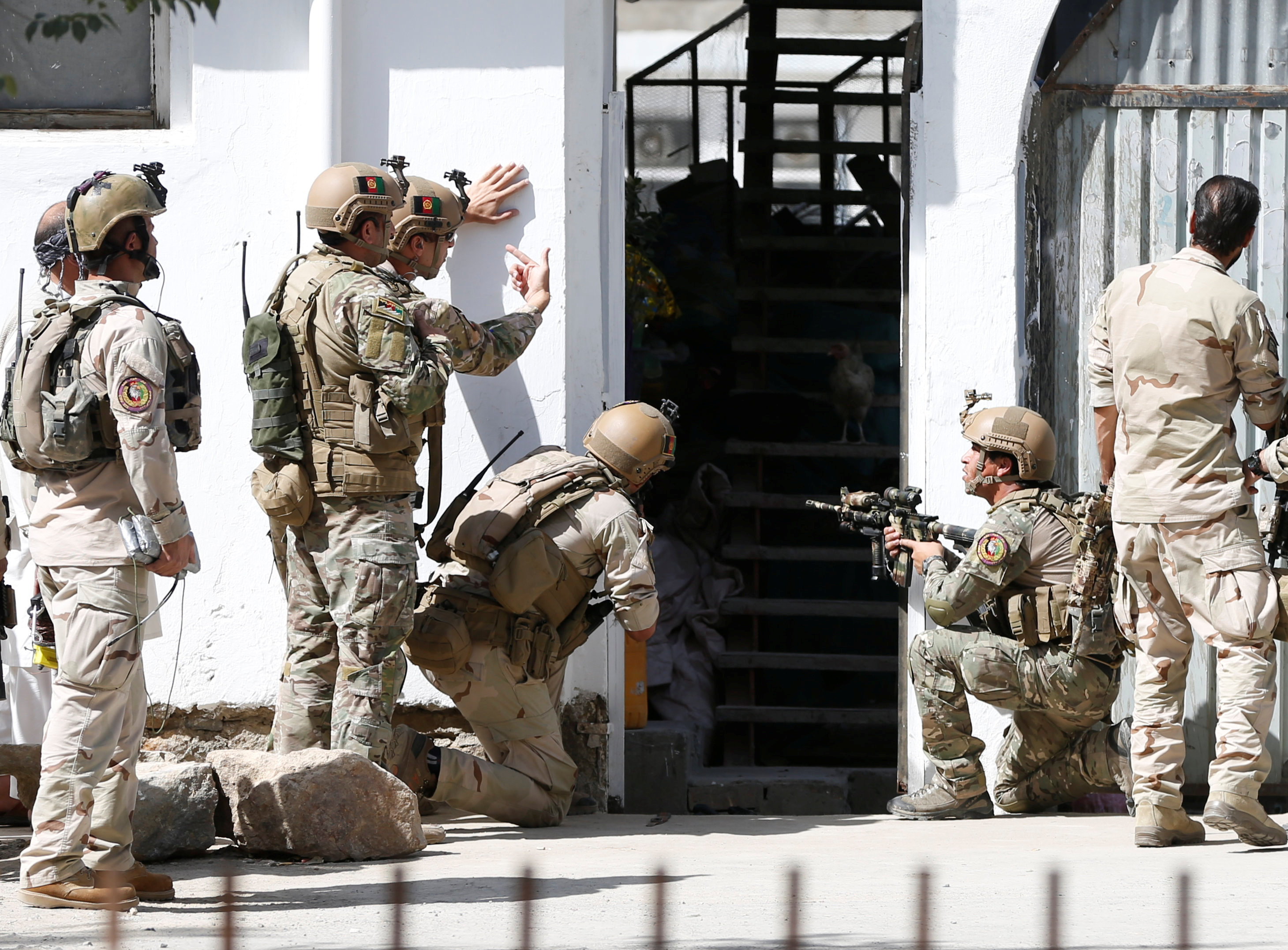 الشرطة الأفغانية تحاصر مسلحين داخل مسجد فى العاصمة كابول