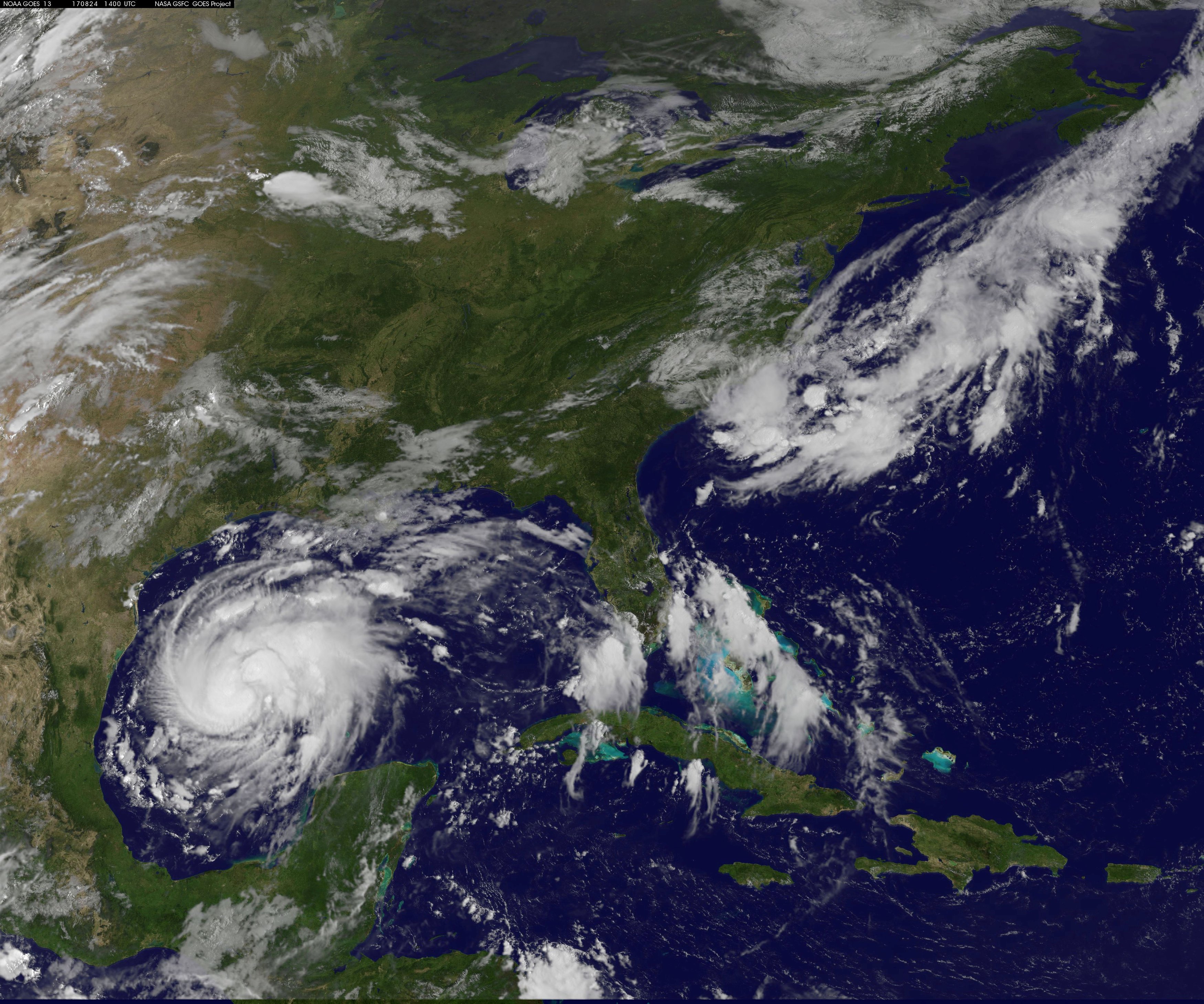 الأقمار الأصطناعية ترصد اتجاه الإعصار هارفى على ساحل تكساس