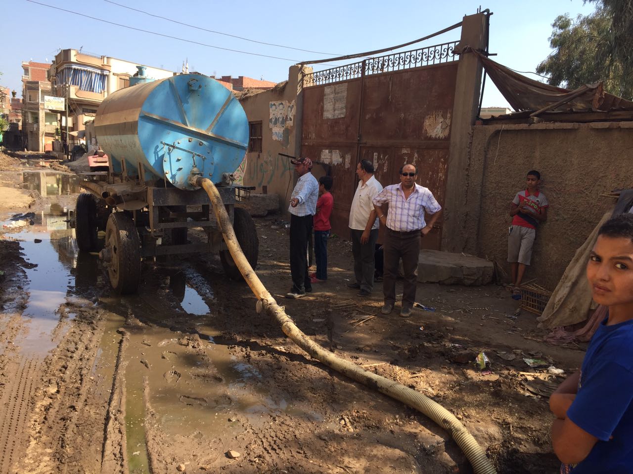الصرف الصحي يغرق شوارع قرية شبرا بابل بالمحلة