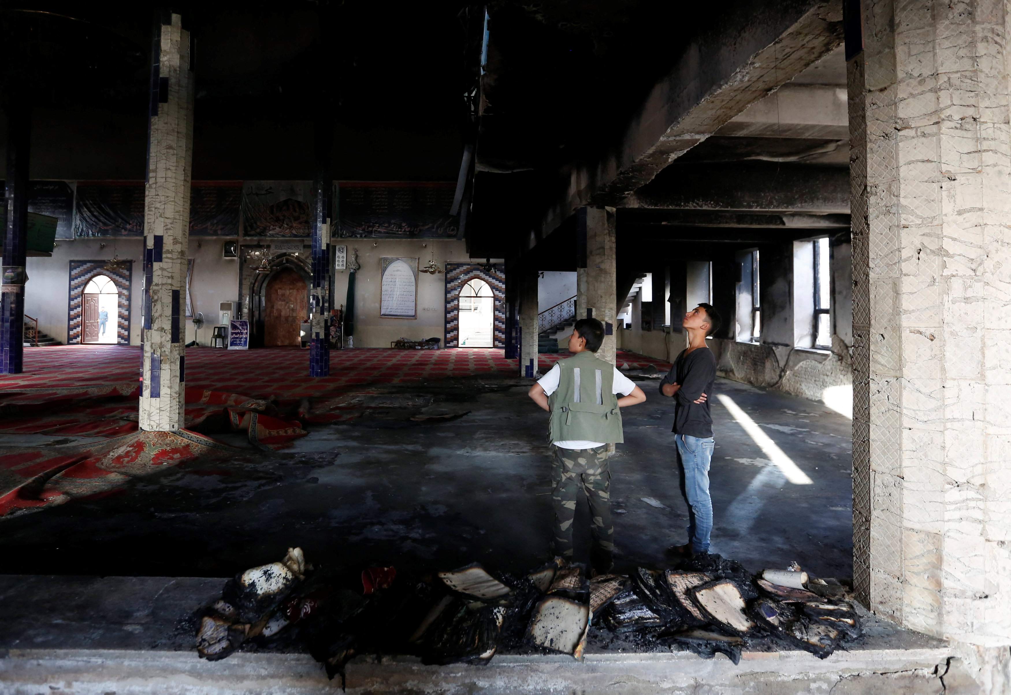 احتراق جزء من المسجد جراء التفجير الانتحارى