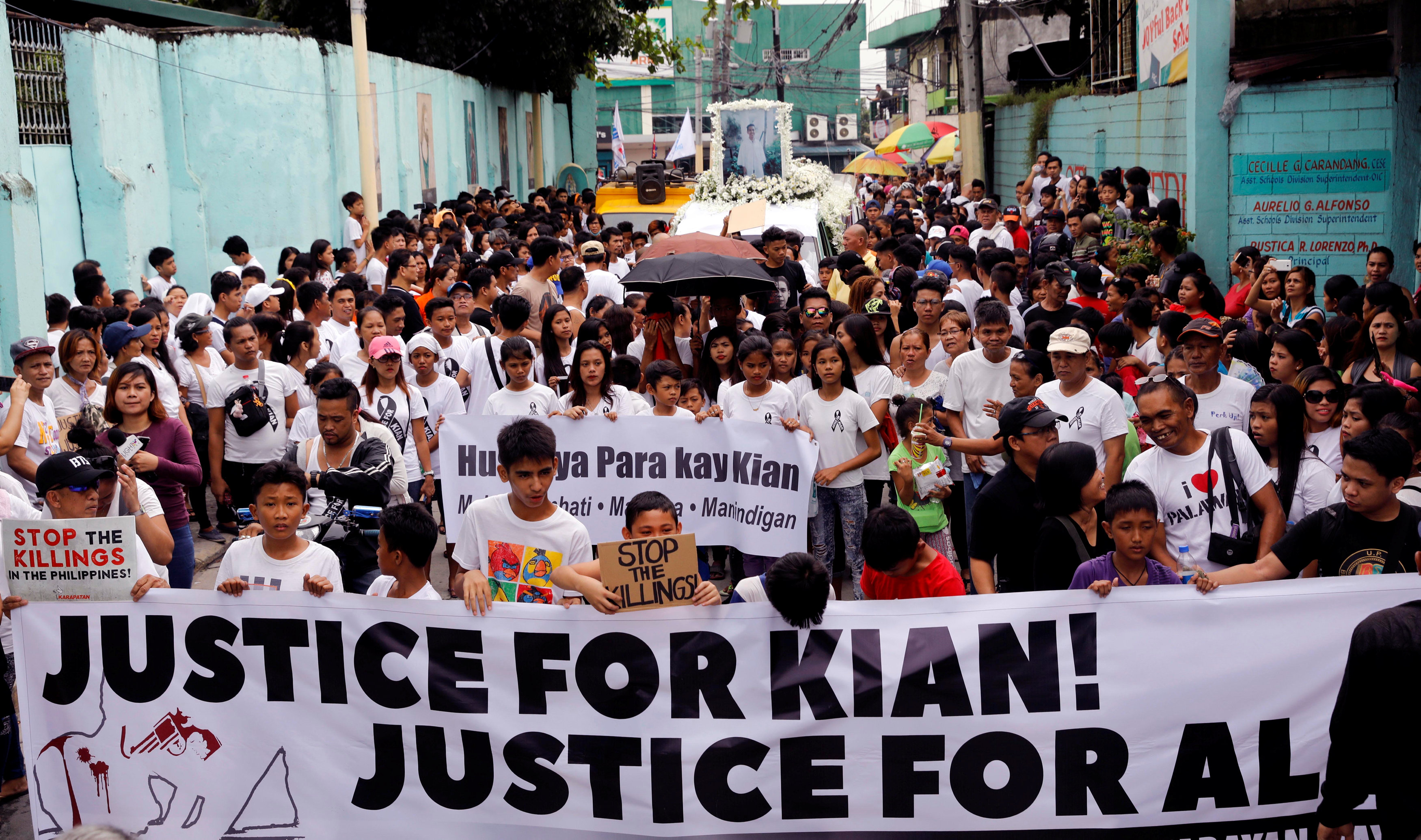 جنازة الشاب الفلبينى تتحول لمظاهرة ضد الرئيس