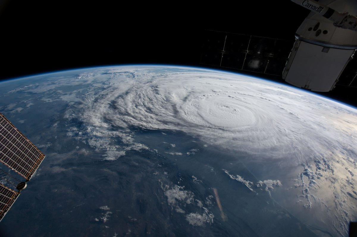 صور بالقمر الاصطناعى لتجمع الاعصار قبالة سواحل تكساس