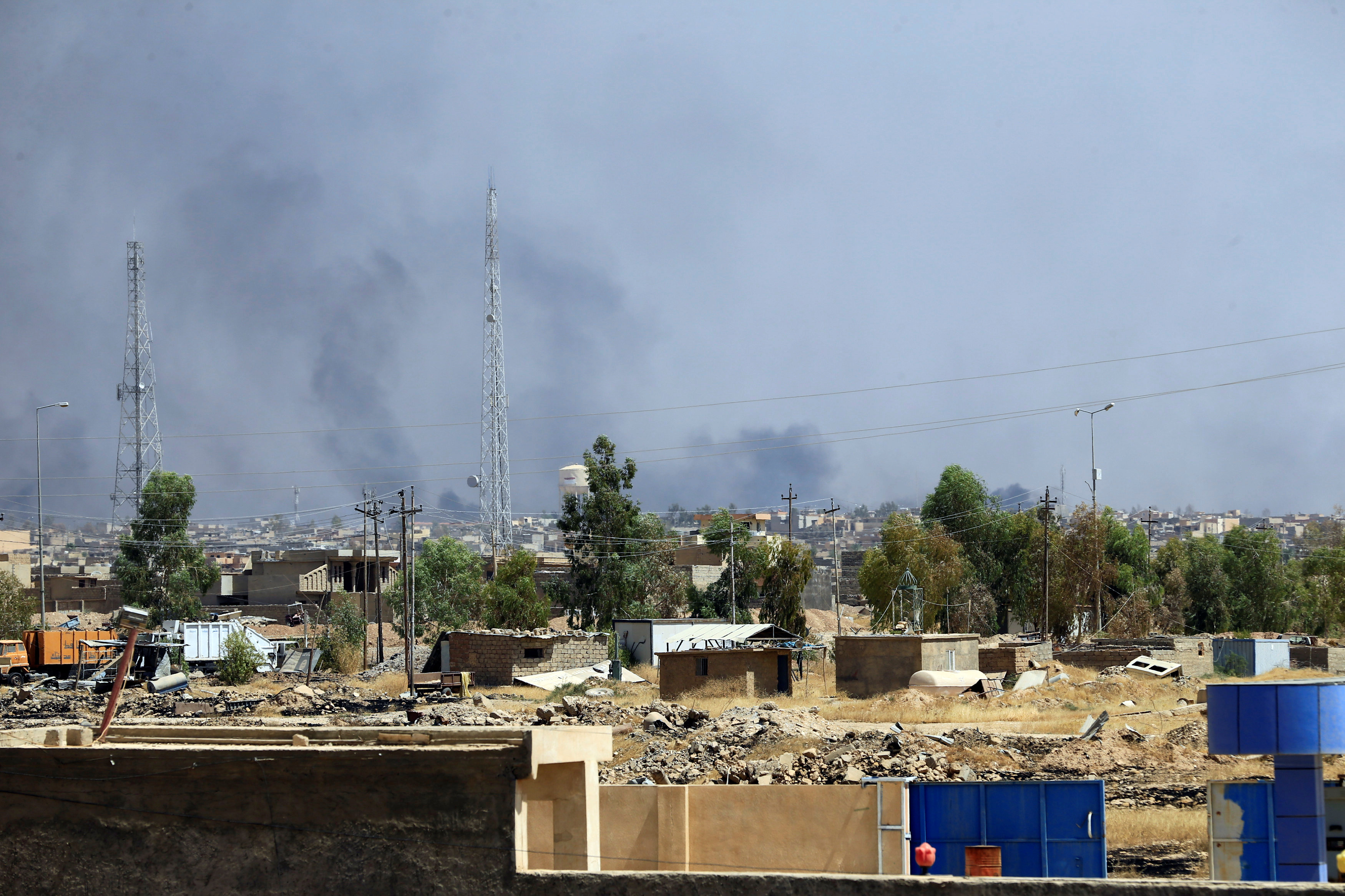 أدخنة القصف تنبعث فى سماء تلعفر غرب الموصل