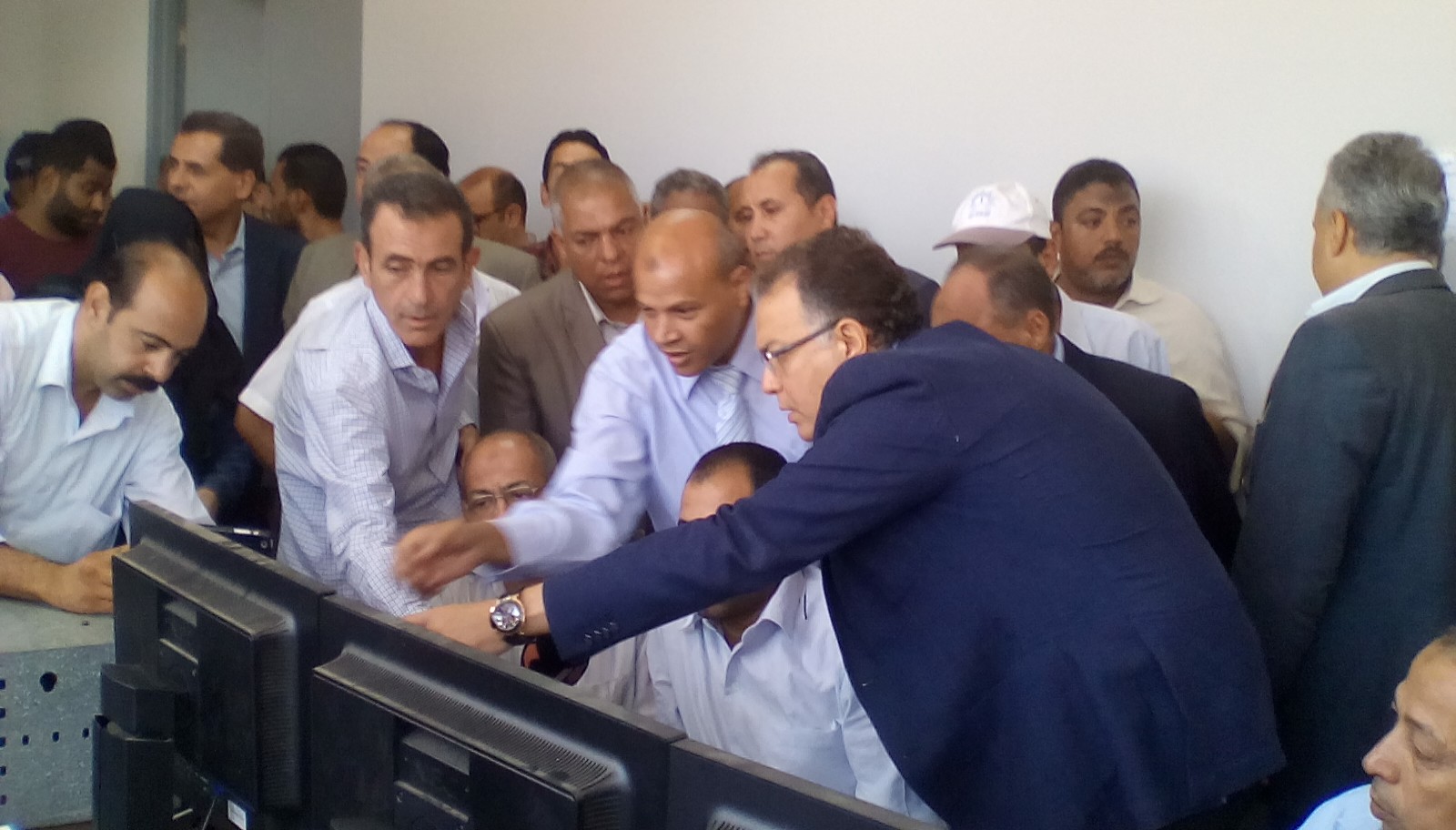 الوزير يتفقد محطة بركة السبع