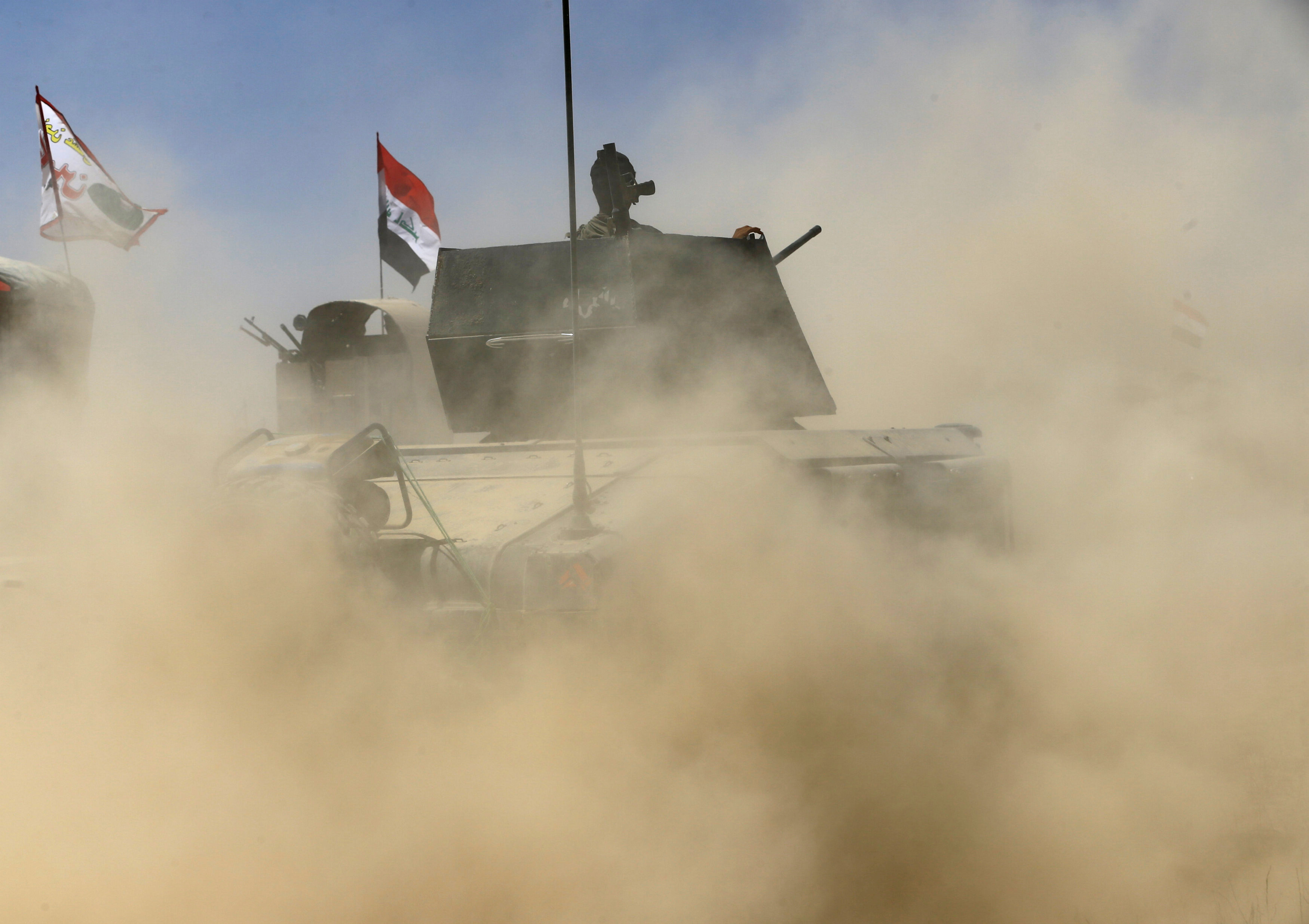 المركبات العسكرية للقوات العراقية فى مدينة تلعفر