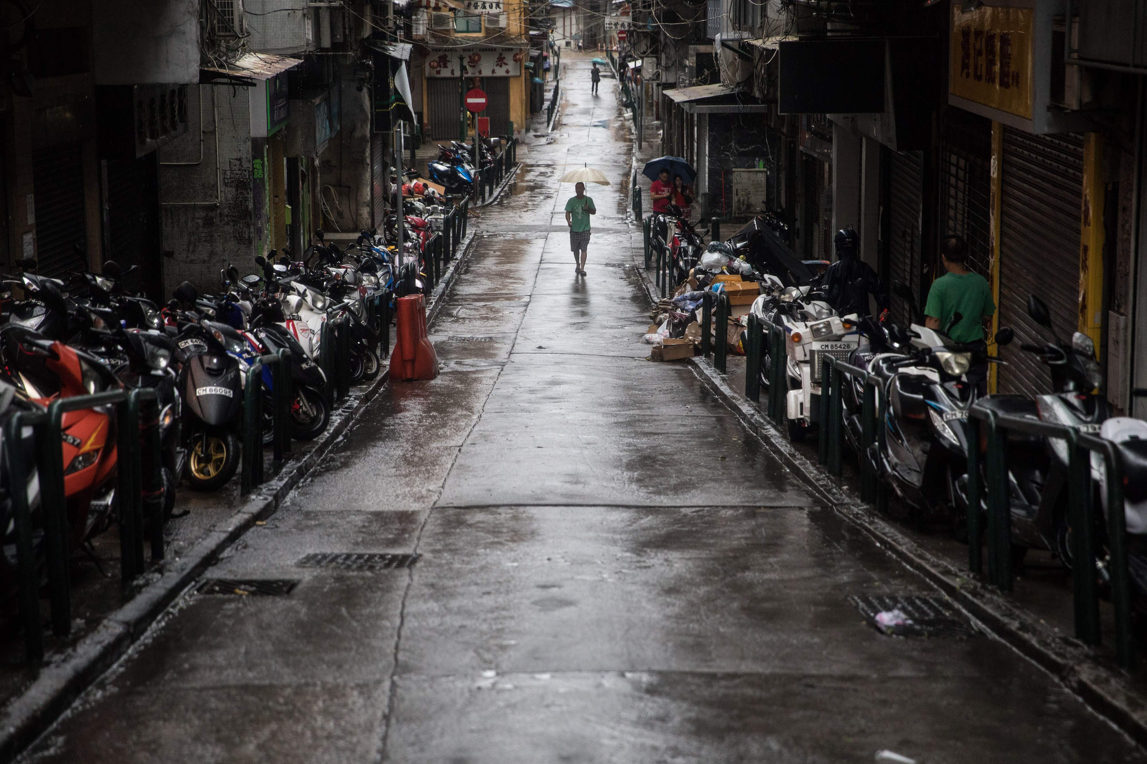 العاصفة ماكاو تضرب هونج كونج