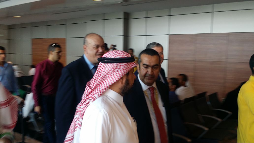 مسئولو السفارة السعودية يتابع مغادرة حجاج أسر الشهداء