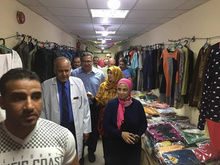 معرض خيرى بالمجان للملابس بمستشفى الطوارىء جامعة المنصورة (2)