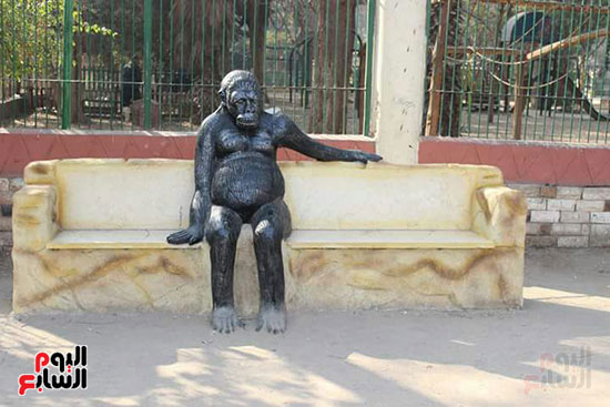  تمثال للقرد  أمام مدينة ملاعب الطفل بحديقة حيوان الجيزة
