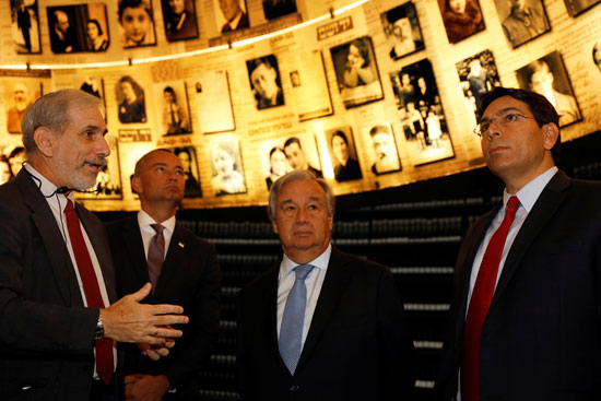 سفير-إسرائيل-فى-الأمم-المتحدة-يشرح-لجويتريش-محتويات-متحف-المحرقة