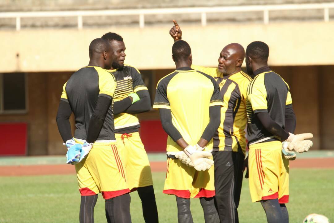 لاعبو أوغندا يتلقون التعليمات