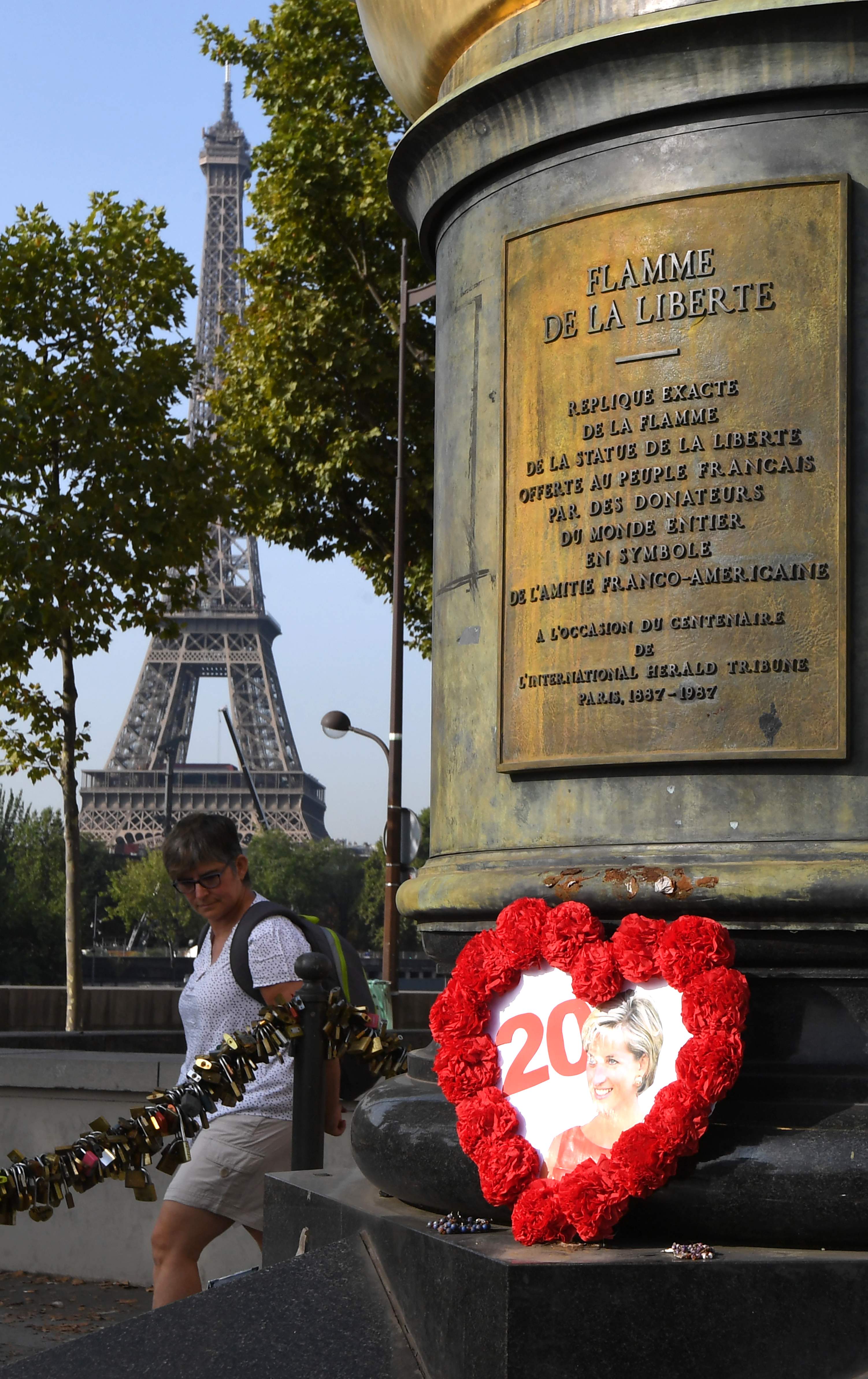 نصب باريس التذكارى لديانا