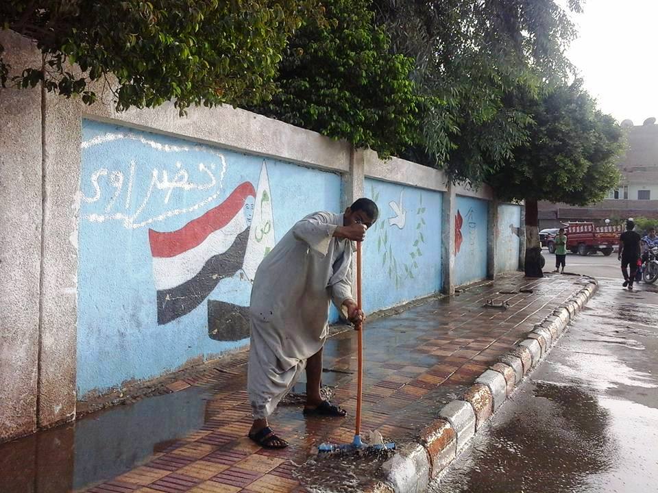 اعمال النظافة فى شوارع مركز طهطا