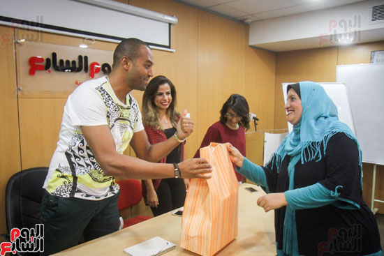 الشيف علاء الشربينى يسلم جوائز مسابقة مطبخ اليوم السابع (2)