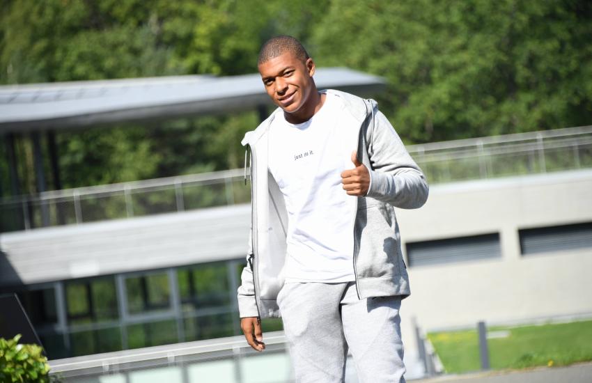 امبابى ببذلة رياضية