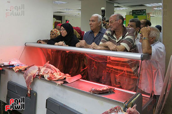 وزير التموين يوجه المجمعات بتجهيز اللحوم قبل فتح المنافذ منعا للتزاحم (12)