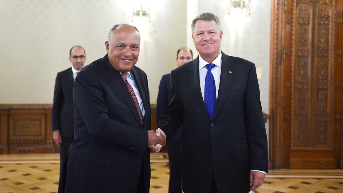 وزير الخارجية مع رئيس رومانيا