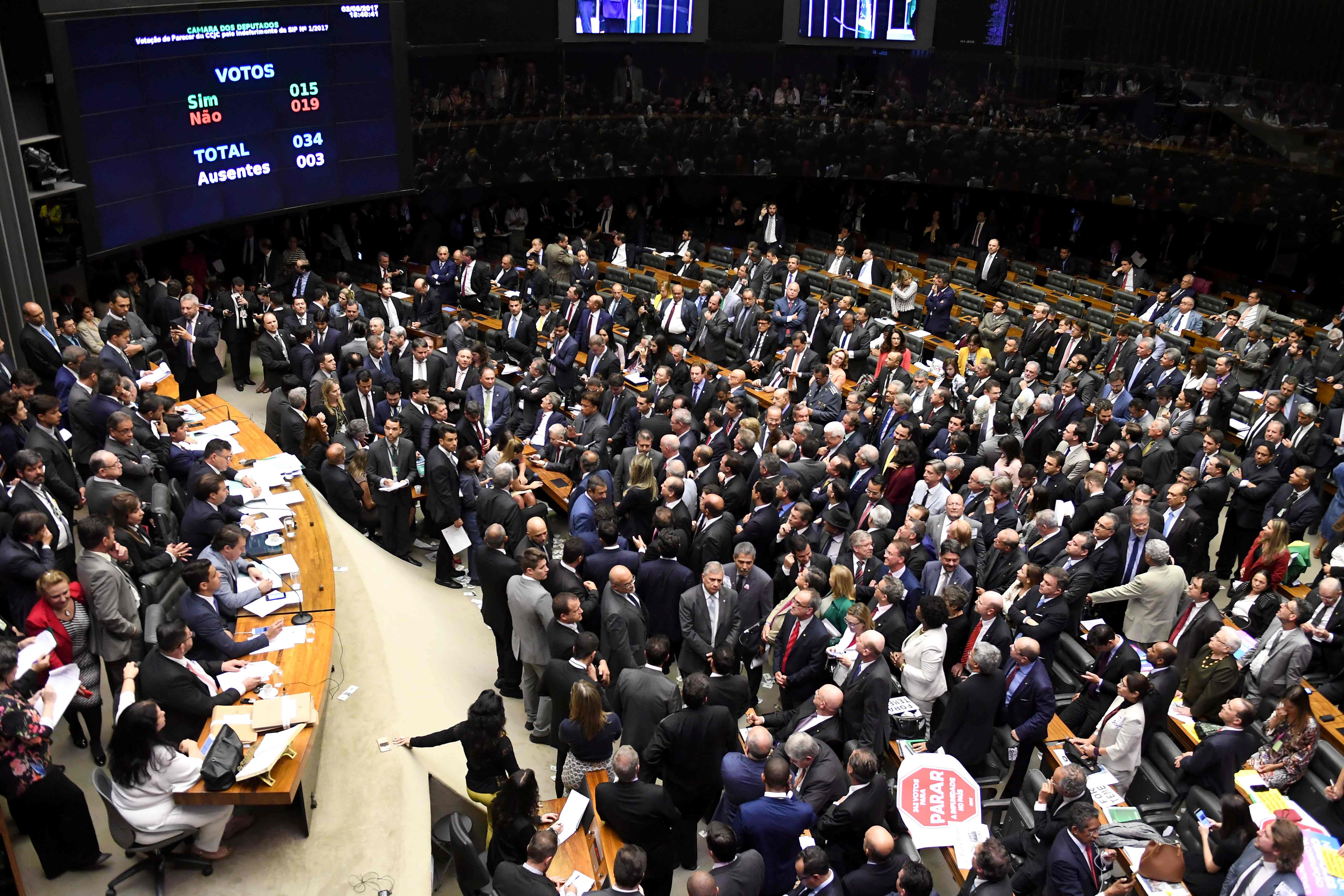 البرلمان البرازيلى يناقش اتهام الرئيس تامر بالفساد
