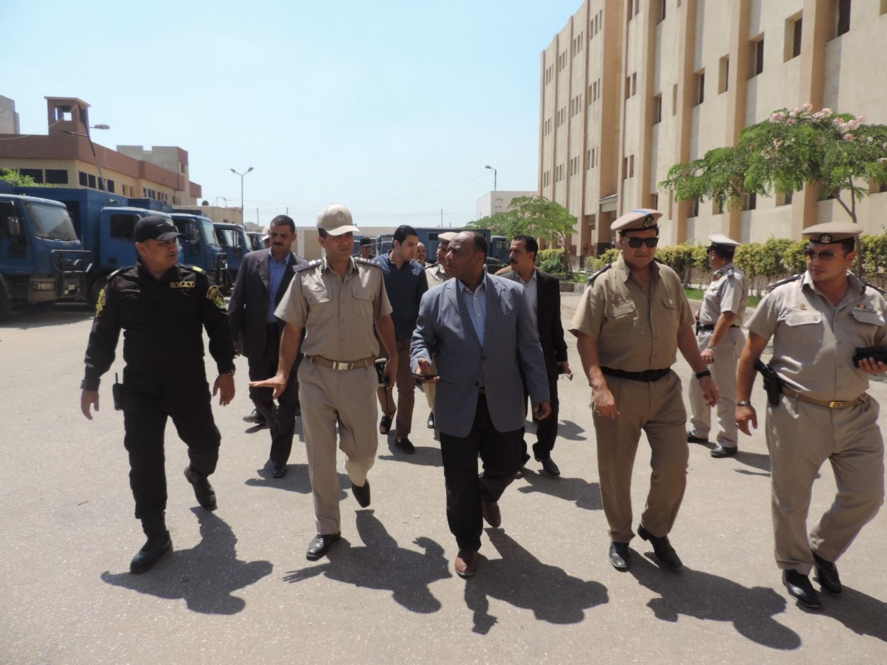   جولة مدير الأمن داخل معسكر قوات أمن المحلة