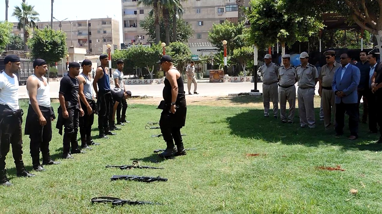   اللواء طارق حسونة يتابع تدريبات المجندين