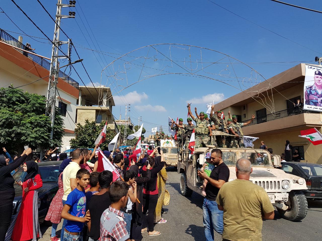 الجيش اللبنانى يحتفل وسط شعبه بالانتصار على داعش