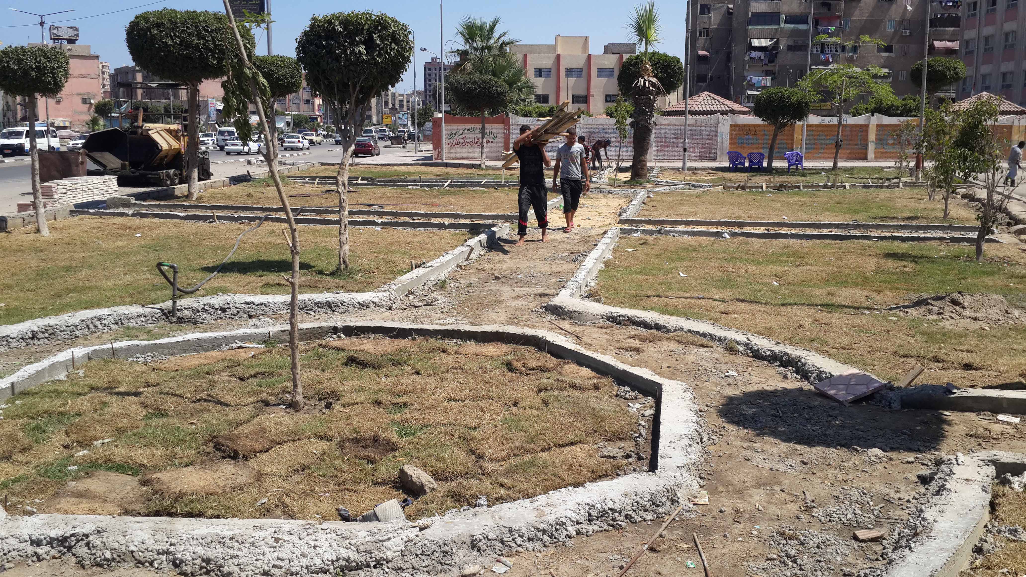 1-جانب من أعمال التطوير بحديقة شارع النصر