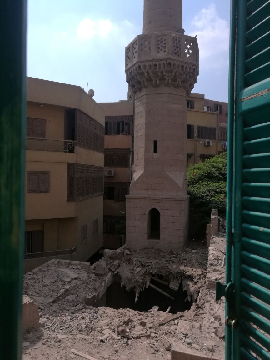 انهيار مسجد (2)