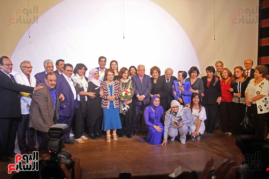 وزير الثقافة يكرم نادية رشاد على المسرح القومى بالعتبة (19)
