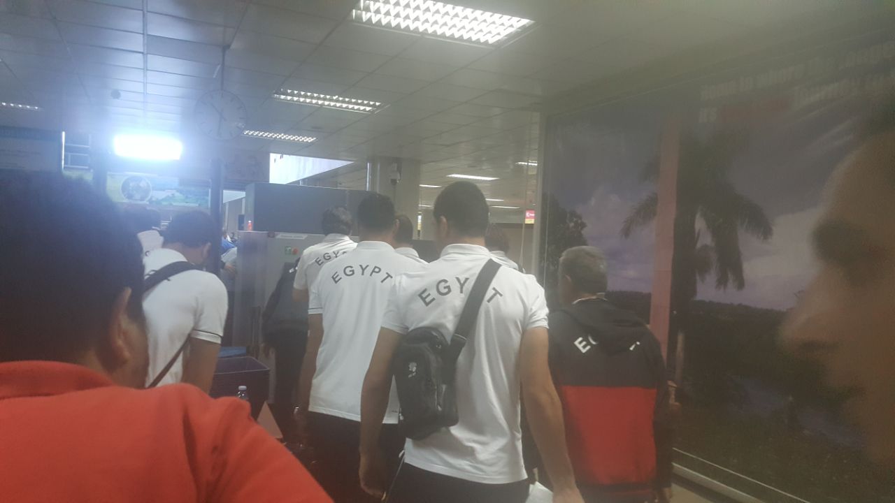 لاعبو المنتخب في المطار