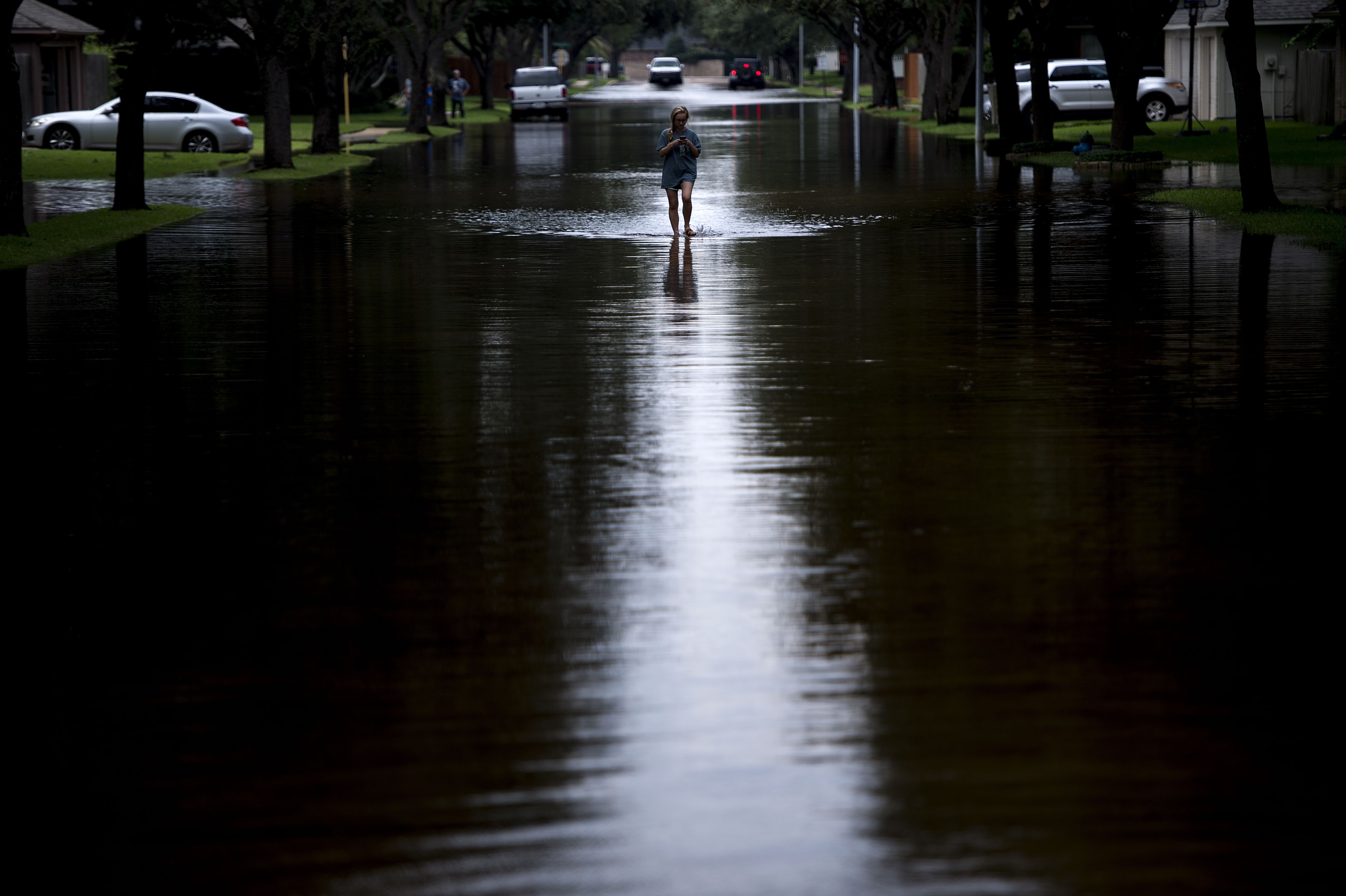 مياه اعصار هارفى تغرق شوارع لويزيانا