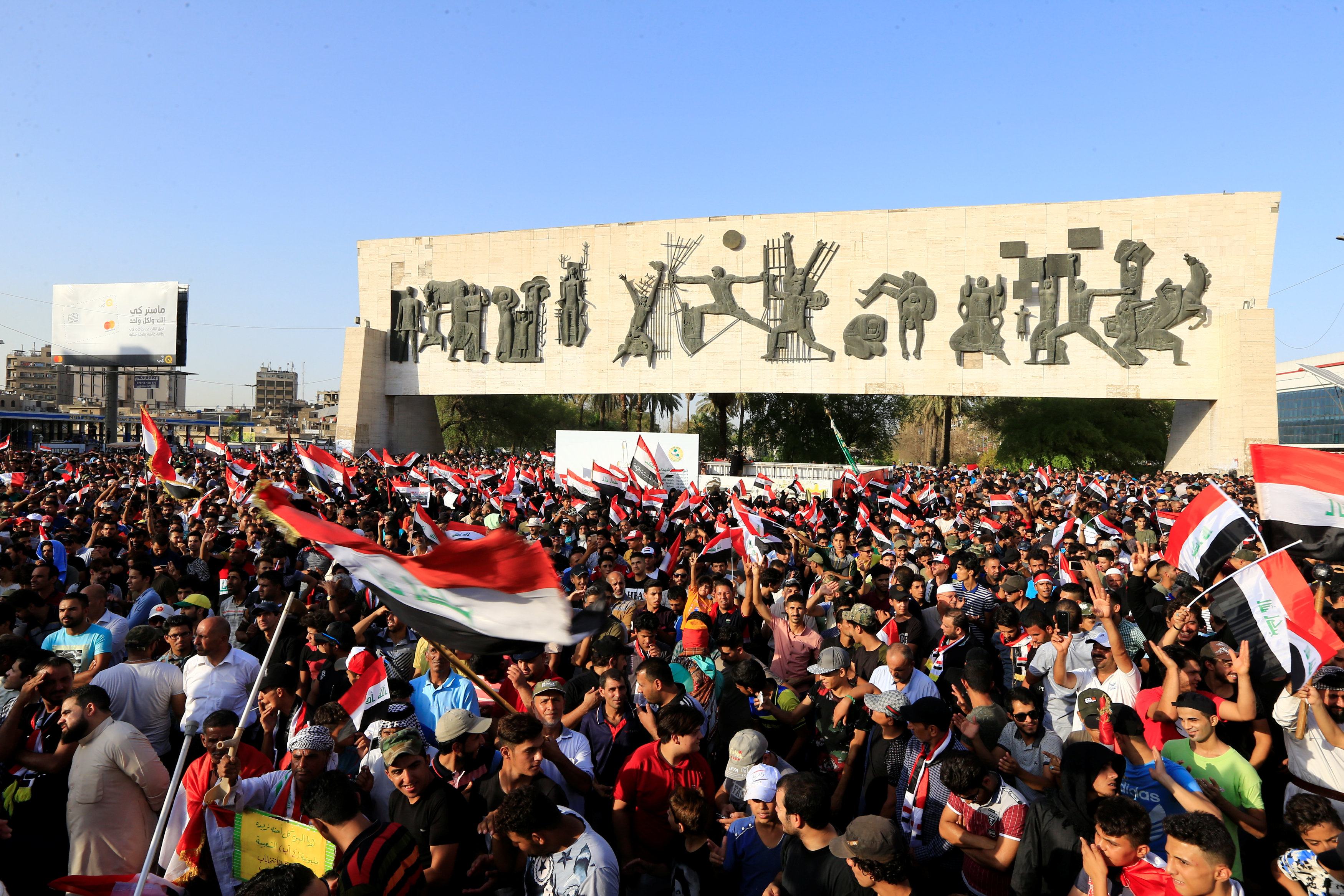 الحشود في ساحات التحرير ببغداد