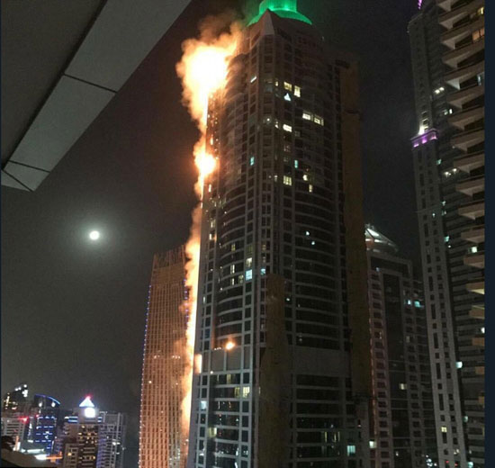جانب من حريق برج الشعلة فى دبي