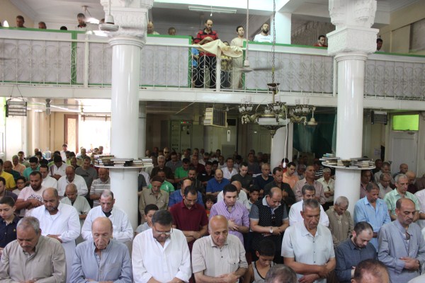 ‏4 الصلاة من داخل مسجد بن لقمان