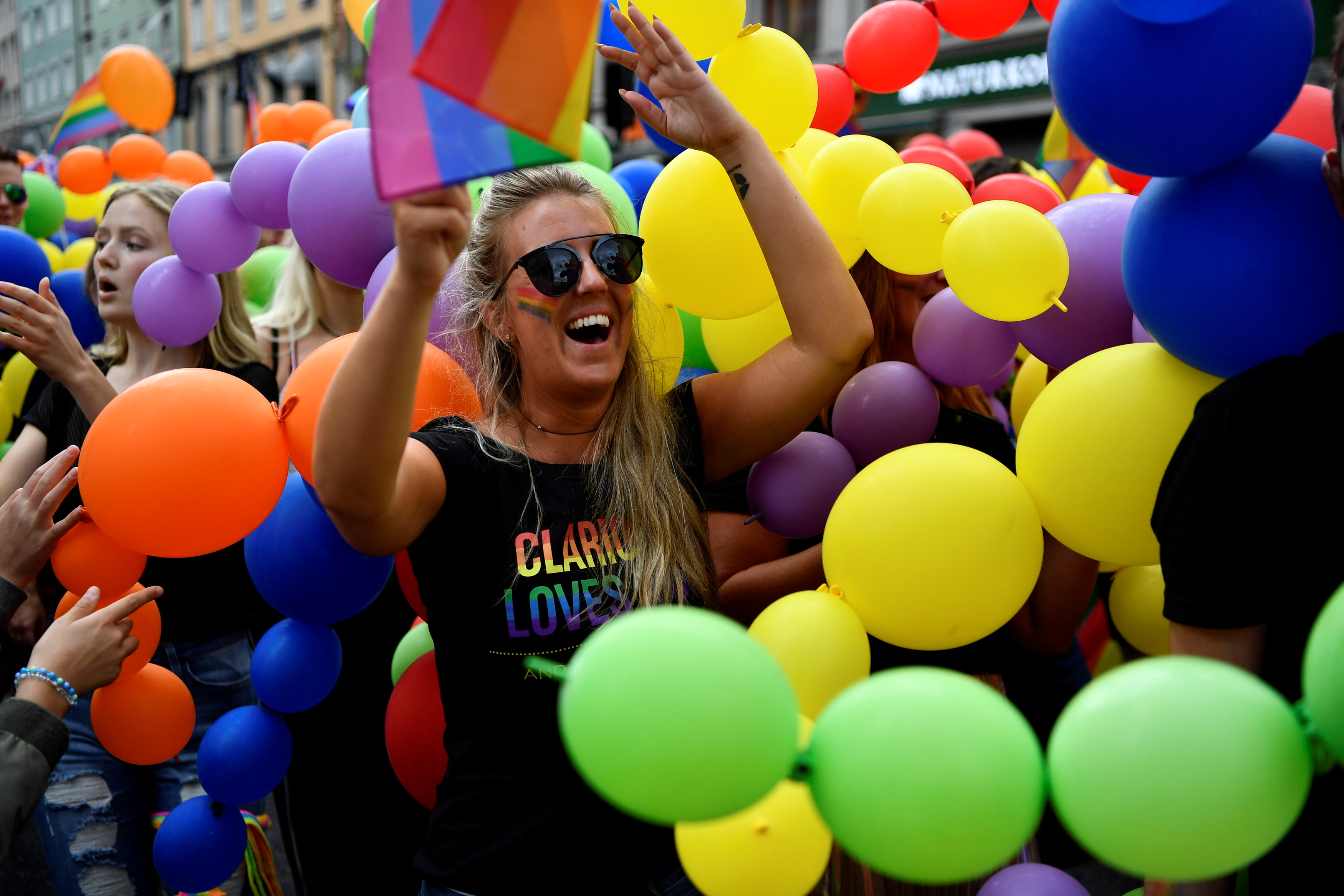مثليين يحتفلون بموكبهم السنوى فى السويد