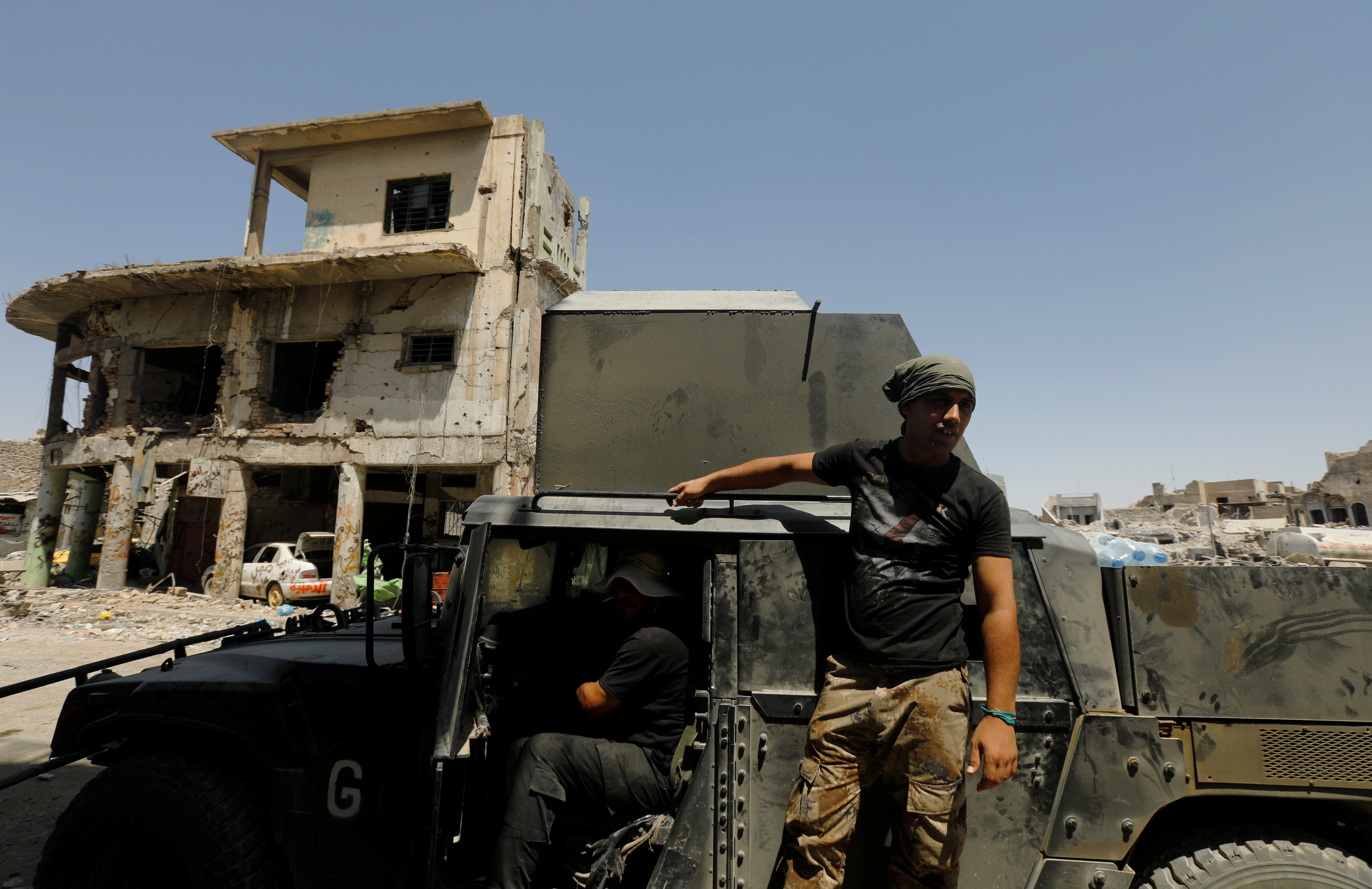 دورية سيارة للشرطة العراقية فى الموصل