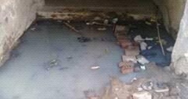 انتشار مياه الصرف الصحى بعمارات بنك الإسكان فى دشنا